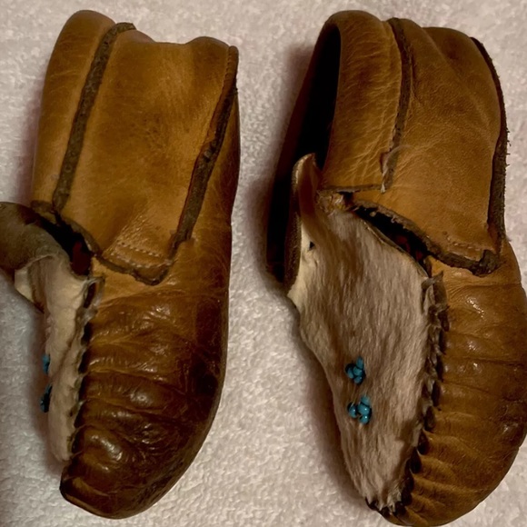 VTG Hand Made Native American Baby Moccasins - Picture 7 of 8